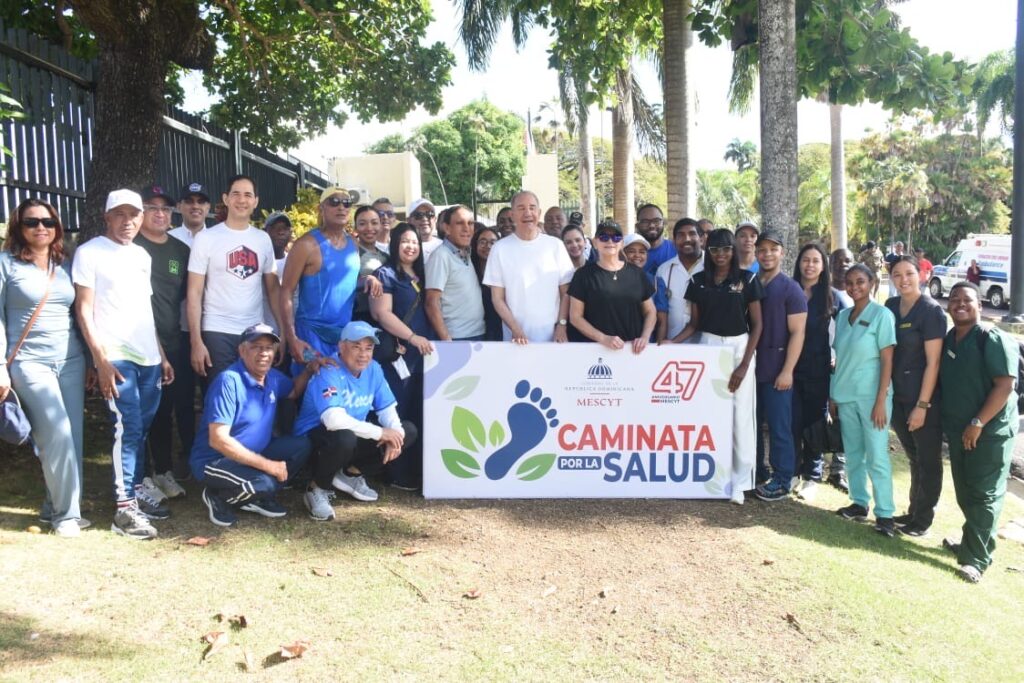 MESCYT realiza “Caminata por la Salud” en el Jardín Botánico - Noticias de hoy en República Dominicana | De Último Minuto