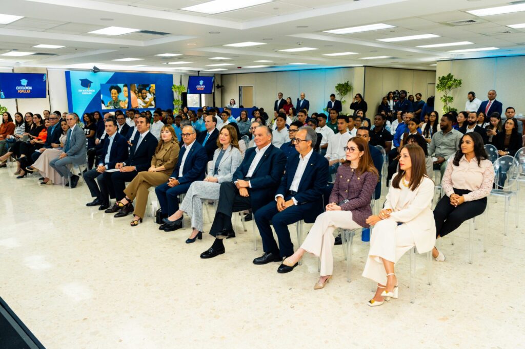 Banco Popular otorga 32 nuevas becas del programa Excelencia Popular - Noticias de hoy en República Dominicana | De Último Minuto