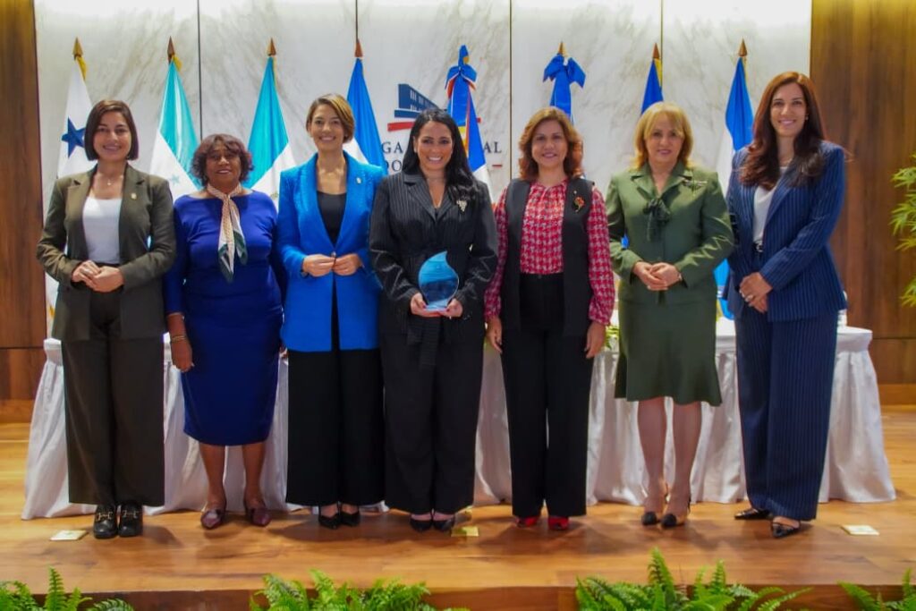 PARLACEN reconoce a Celinés Toribio como Mujer Migrante Destacada - Noticias de hoy en República Dominicana | De Último Minuto