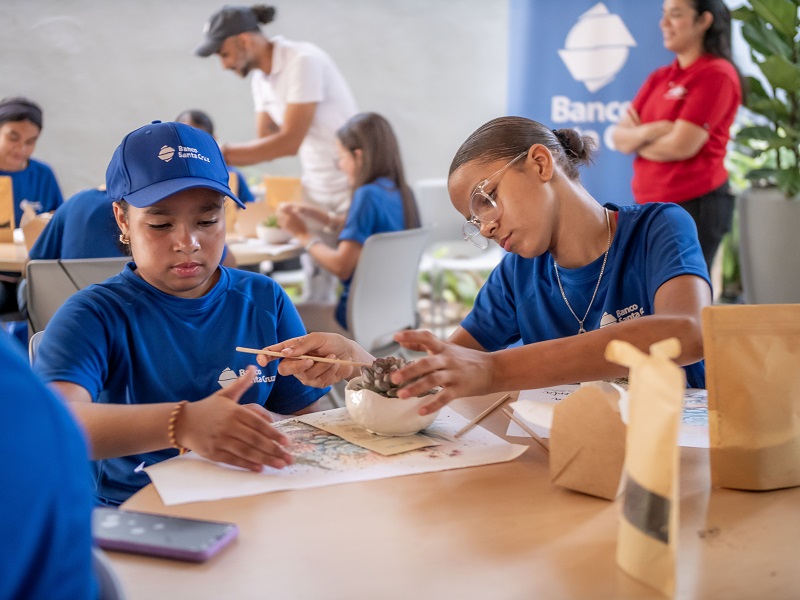 Banco Santa Cruz impulsa la sostenibilidad juvenil con su programa Verano Teen Santa Cruz  - Noticias de hoy en República Dominicana | De Último Minuto