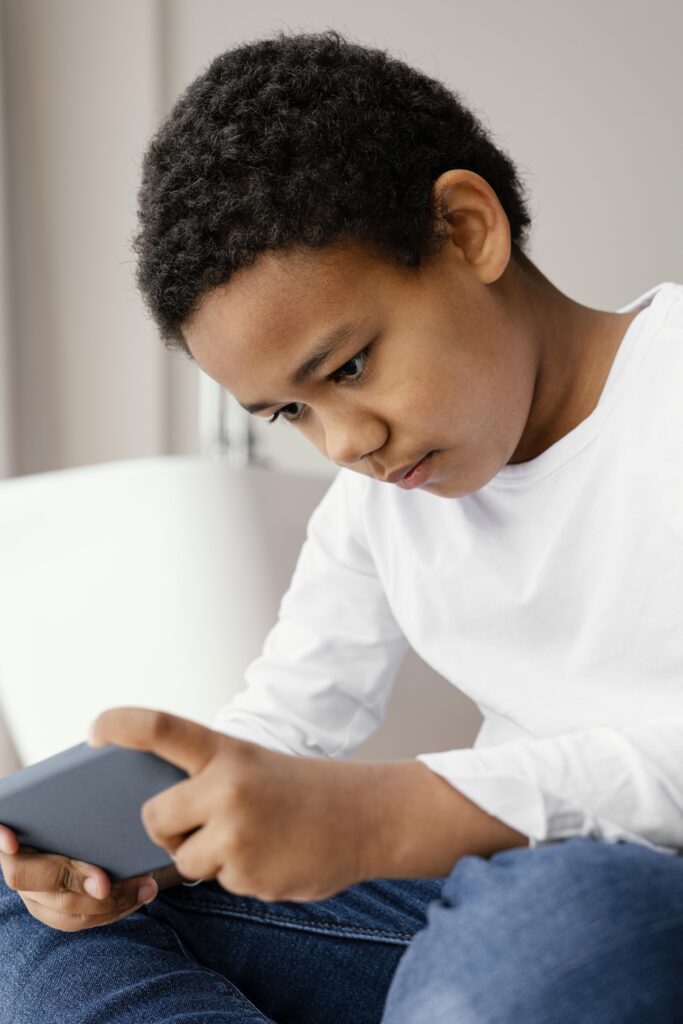 Especialista habla del impacto de las pantallas en la visión de los niños y adolescentes - Noticias de hoy en República Dominicana | De Último Minuto