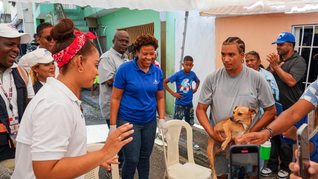 Alcaldía en el Barrio impacta al sector Las 10 Tareas en Los Guaricanos - Noticias de hoy en República Dominicana | De Último Minuto