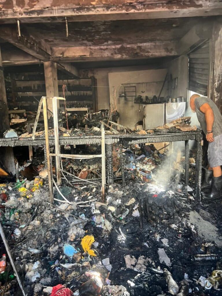 Incendio reduce a cenizas colmado y vivienda en Joba Arriba provincia Espaillat - Noticias de hoy en República Dominicana | De Último Minuto
