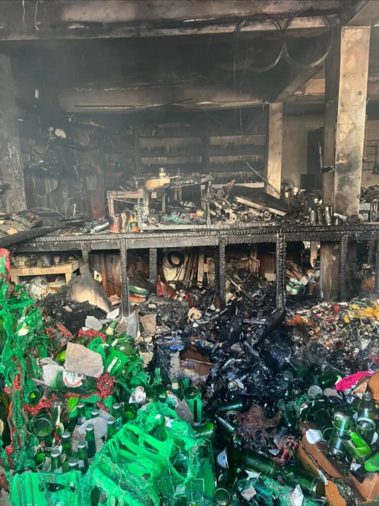 Incendio reduce a cenizas colmado y vivienda en Joba Arriba provincia Espaillat - Noticias de hoy en República Dominicana | De Último Minuto