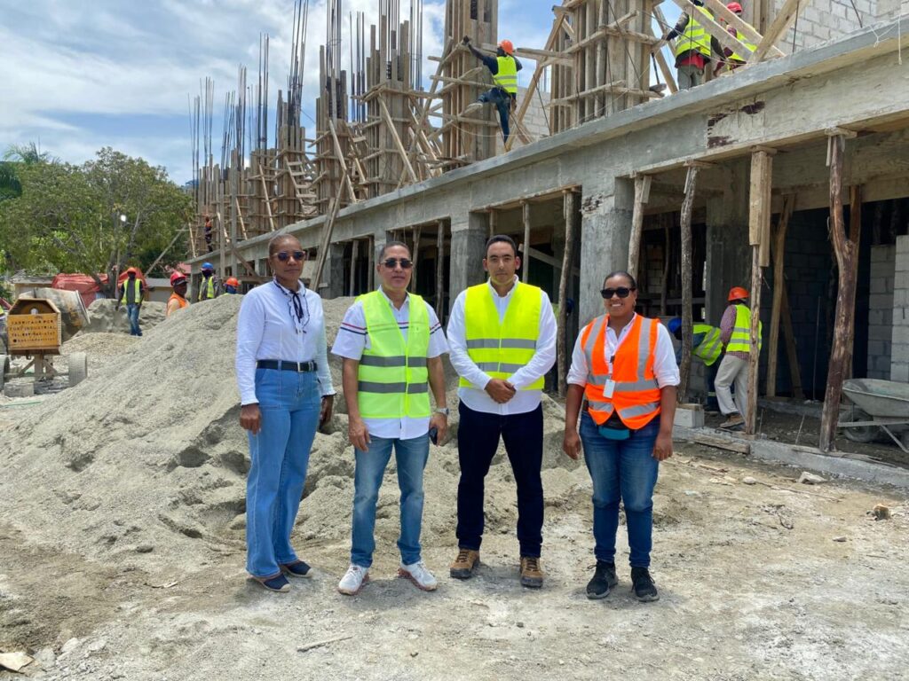 Infraestructura Escolar interviene Liceo Experimental y recinto UASD de Elías Piña - Noticias de hoy en República Dominicana | De Último Minuto