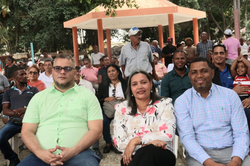 Cientos de personas se dan cita en la Feria Agropecuaria y Ecoturística 2025 en Azua - Noticias de hoy en República Dominicana | De Último Minuto
