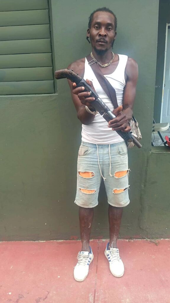 Ejército detiene a haitiano con una escopeta de fabricación casera en Elías Piña - Noticias de hoy en República Dominicana | De Último Minuto