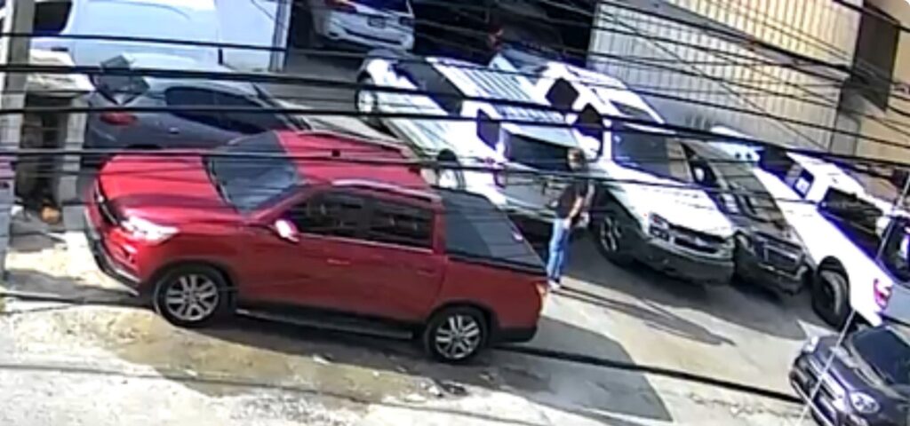 Residentes del sector El Quisqueya denuncian vandalismo de propietario de taller de mecánica - Noticias de hoy en República Dominicana | De Último Minuto