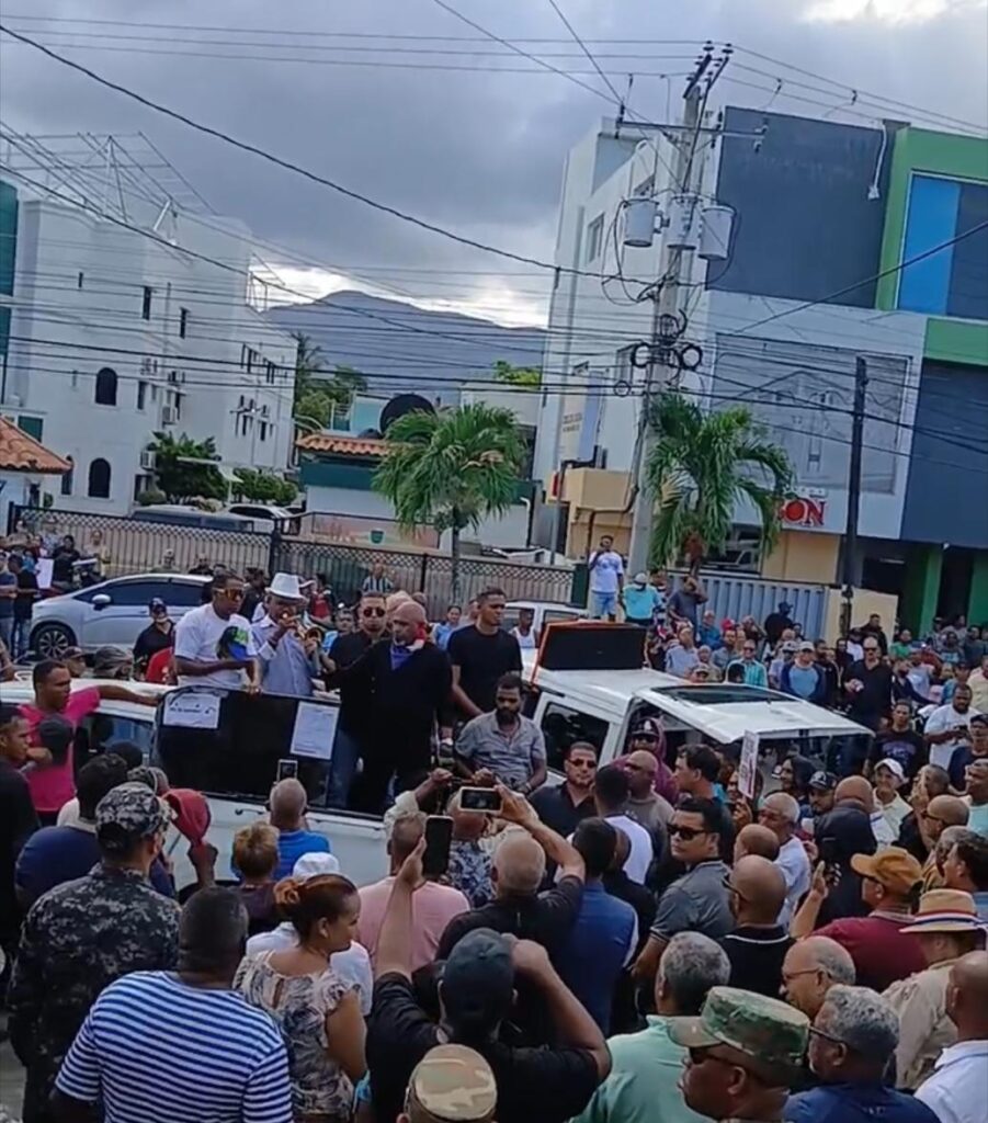 Población de Bonao marcha contra apagones y altas facturaciones de Edenorte - Noticias de hoy en República Dominicana | De Último Minuto