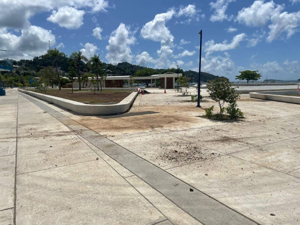 Samaná fortalece gestión ambiental con limpieza preventiva en canales del Malecón - Noticias de hoy en República Dominicana | De Último Minuto