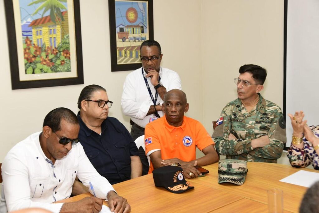 Organismos de emergencia se mantienen en sesión permanente en Santiago ante amenaza de del Huracán Erin - Noticias de hoy en República Dominicana | De Último Minuto