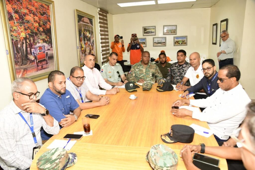 Organismos de emergencia se mantienen en sesión permanente en Santiago ante amenaza de del Huracán Erin - Noticias de hoy en República Dominicana | De Último Minuto