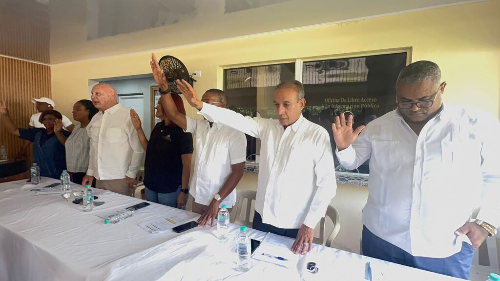 Juramentan Consejo de Desarrollo Municipal en Arroyo Barril con respaldo multisectorial - Noticias de hoy en República Dominicana | De Último Minuto