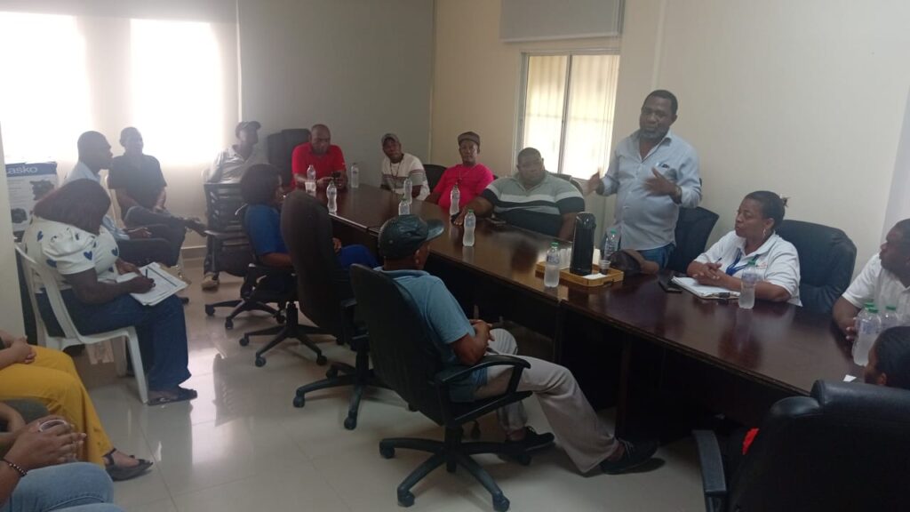 Edeeste despliega equipos comunitarios para explicar causas de apagones y garantizar mejoras en el servicio - Noticias de hoy en República Dominicana | De Último Minuto