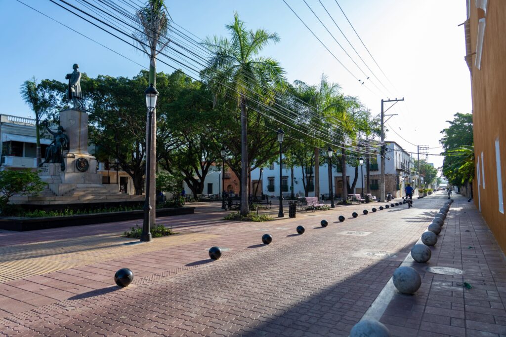 Ministerio de Turismo rescata espacios públicos y monumentos en la Ciudad Colonial - Noticias de hoy en República Dominicana | De Último Minuto