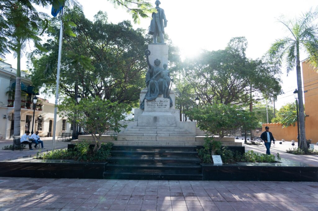 Ministerio de Turismo rescata espacios públicos y monumentos en la Ciudad Colonial - Noticias de hoy en República Dominicana | De Último Minuto