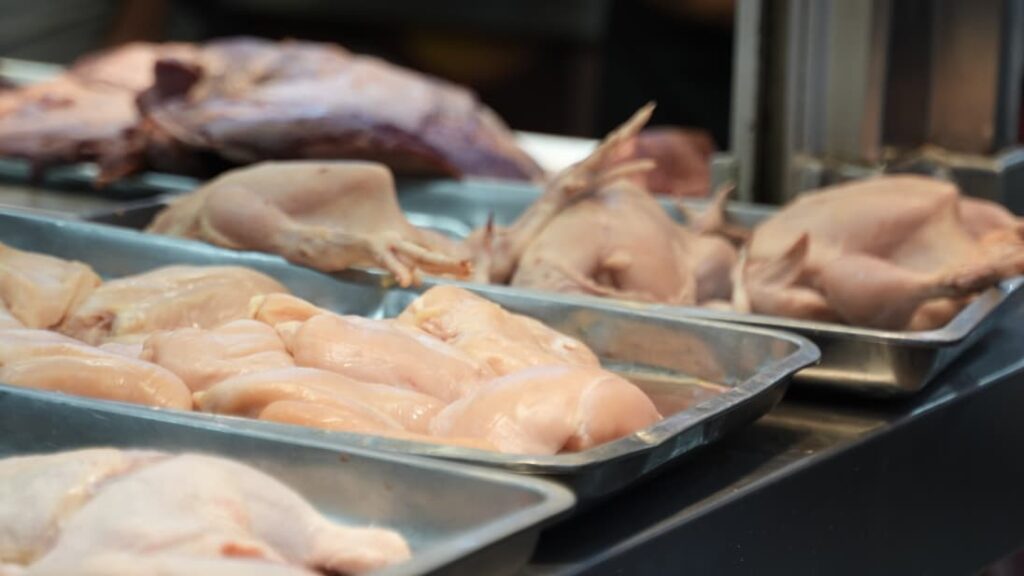 Comerciantes de la Ciudad Ganadera desmienten que el precio del pollo esté a 125 pesos la libra - Noticias de hoy en República Dominicana | De Último Minuto