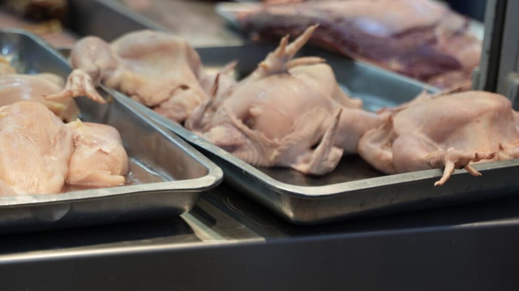 Comerciantes de la Ciudad Ganadera desmienten que el precio del pollo esté a 125 pesos la libra - Noticias de hoy en República Dominicana | De Último Minuto