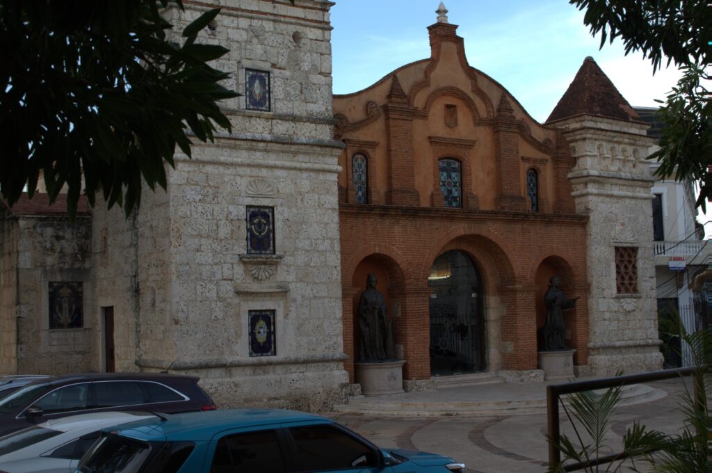 Ministerio de Turismo rescata parroquias históricas en la Ciudad Colonial - Noticias de hoy en República Dominicana | De Último Minuto