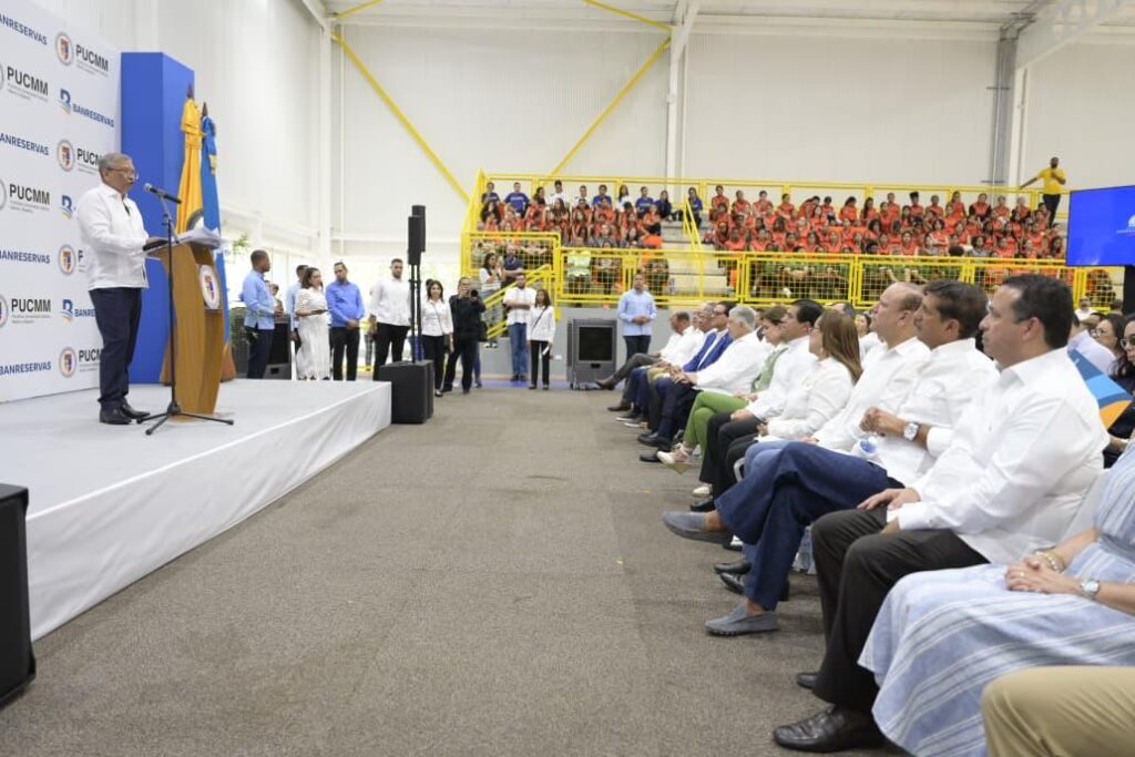 Vicepresidenta inaugura polideportivo en PUCMM de Santiago auspiciado por Banreservas - Noticias de hoy en República Dominicana | De Último Minuto