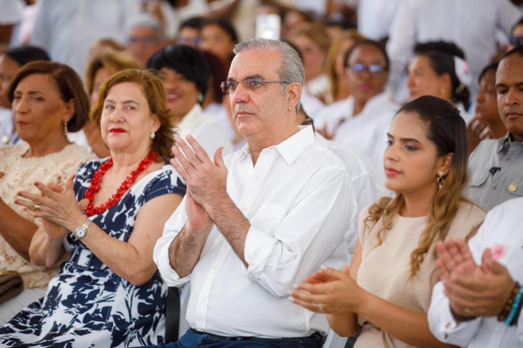 Abinader inaugura ampliación del área de internamiento del hospital Morillo King en La Vega - Noticias de hoy en República Dominicana | De Último Minuto