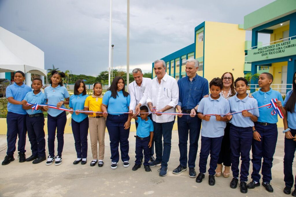 Abinader inaugura Politécnico en Artes en Navarrete para 840 estudiantes - Noticias de hoy en República Dominicana | De Último Minuto