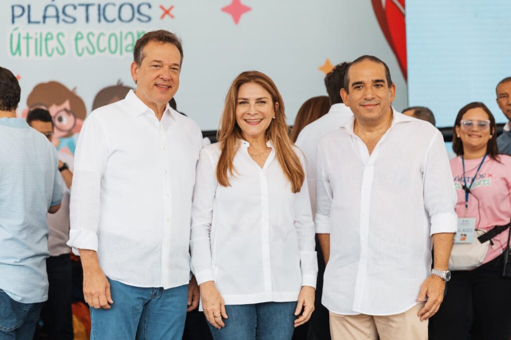 Plásticos por Útiles Escolares recolecta 15.2 millones de botellas plásticas - Noticias de hoy en República Dominicana | De Último Minuto