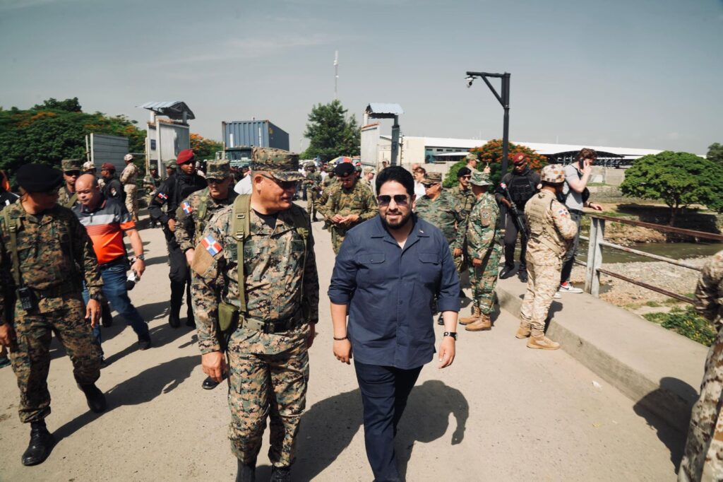 Autoridades dominicanas y estadounidenses recorren frontera domínico-haitiana - Noticias de hoy en República Dominicana | De Último Minuto