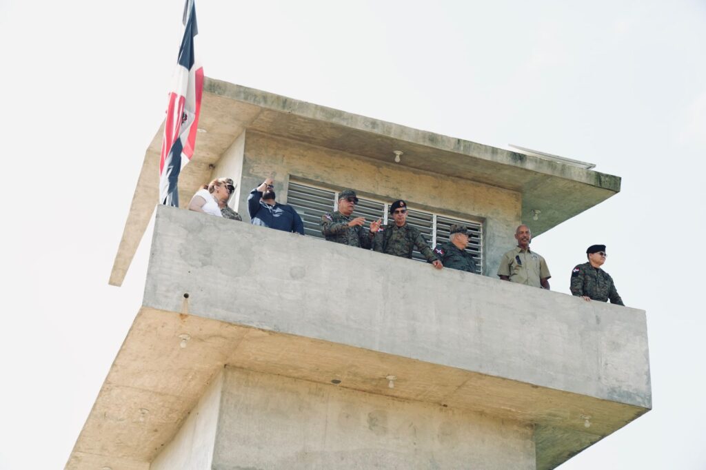 Autoridades dominicanas y estadounidenses recorren frontera domínico-haitiana - Noticias de hoy en República Dominicana | De Último Minuto