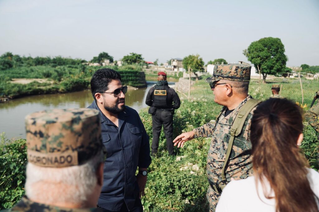 Autoridades dominicanas y estadounidenses recorren frontera domínico-haitiana - Noticias de hoy en República Dominicana | De Último Minuto