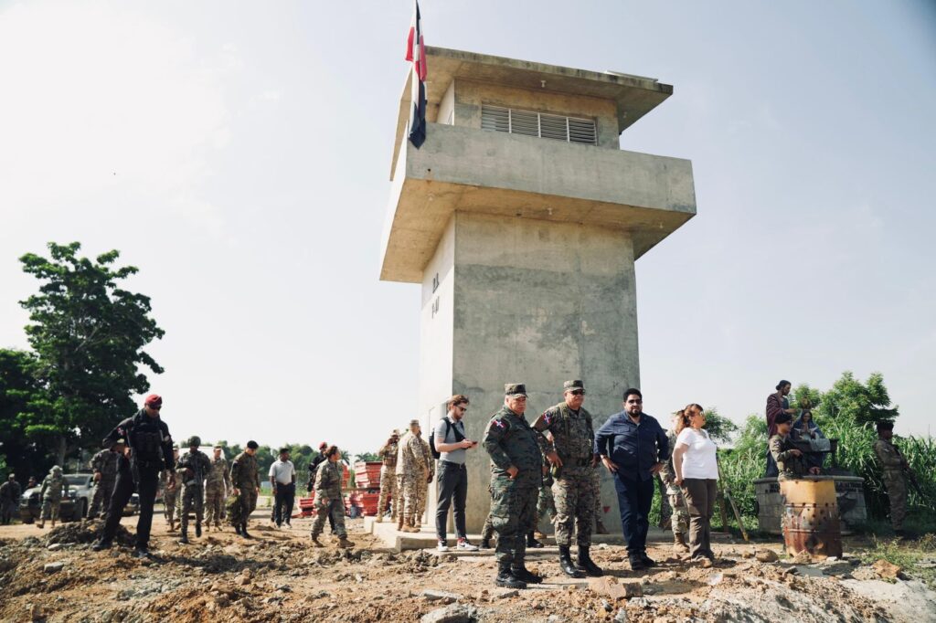 Autoridades dominicanas y estadounidenses recorren frontera domínico-haitiana - Noticias de hoy en República Dominicana | De Último Minuto