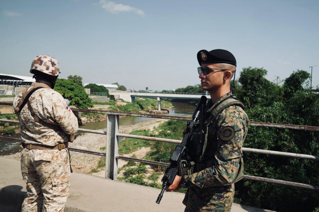 Autoridades dominicanas y estadounidenses recorren frontera domínico-haitiana - Noticias de hoy en República Dominicana | De Último Minuto