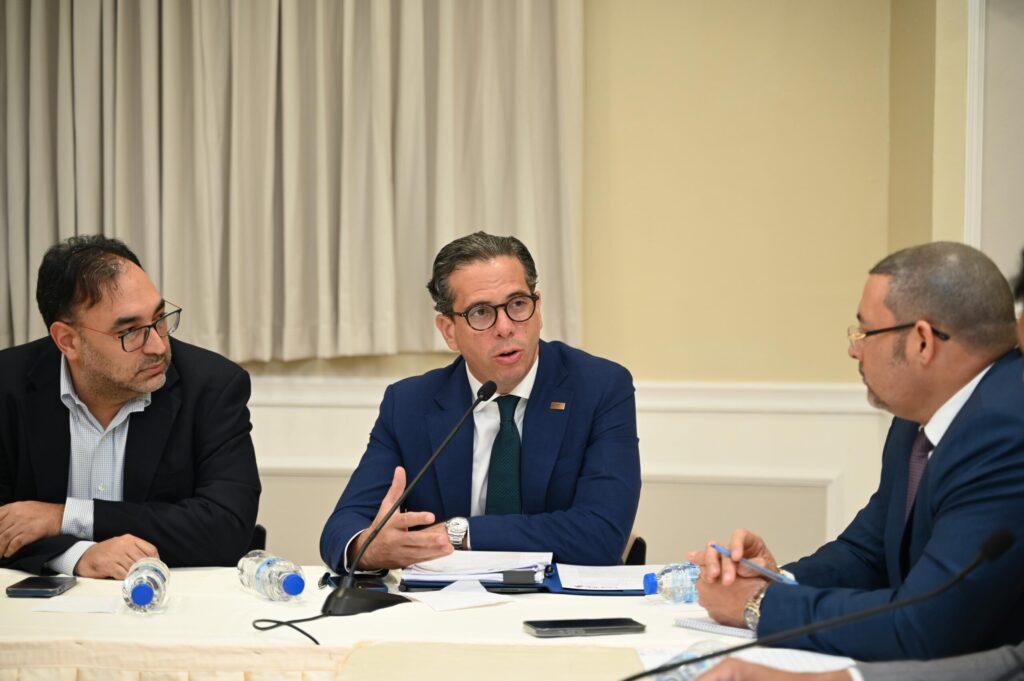 Senadores se reúnen con empleadores y trabajadores para tratar reforma del Código de Trabajo - Noticias de hoy en República Dominicana | De Último Minuto