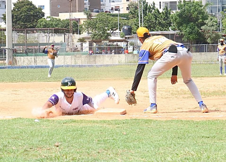 Pucmm domina jornada torneo de Béisbol Universitario - Noticias de hoy en República Dominicana | De Último Minuto