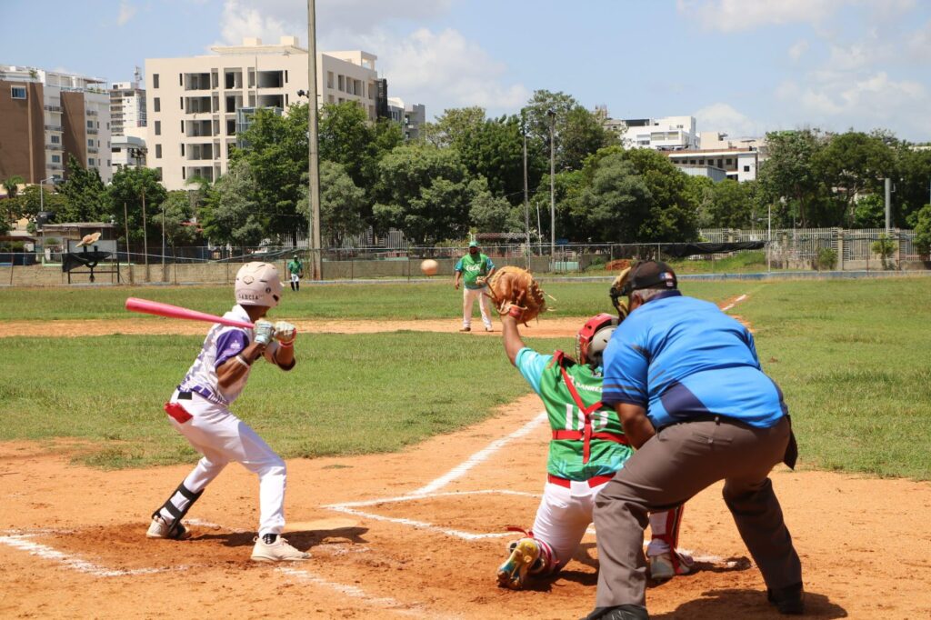 Pucmm domina jornada torneo de Béisbol Universitario - Noticias de hoy en República Dominicana | De Último Minuto