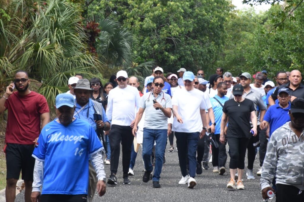 MESCYT realiza “Caminata por la Salud” en el Jardín Botánico - Noticias de hoy en República Dominicana | De Último Minuto