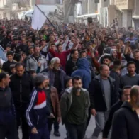 Cientos de palestinos protestan contra los planes de Israel de tomar la capital de la Franja