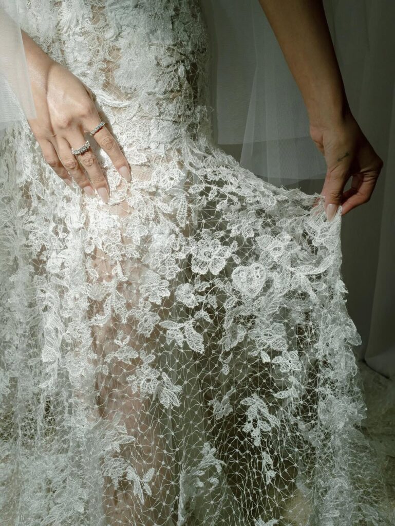 Selena Gómez comparte fotos inéditas de los looks que lució en su boda - Noticias de hoy en República Dominicana | De Último Minuto