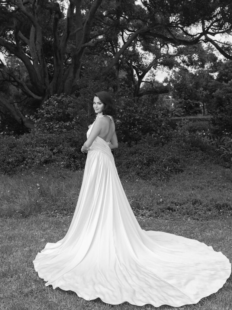 Selena Gómez comparte fotos inéditas de los looks que lució en su boda - Noticias de hoy en República Dominicana | De Último Minuto