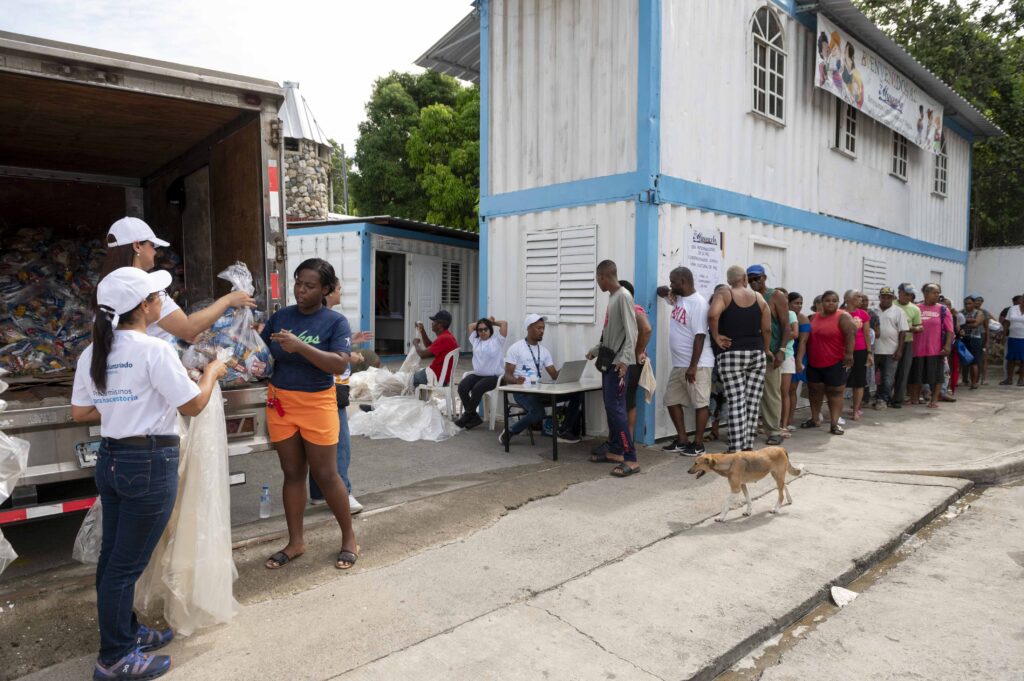 Voluntariado Banreservas beneficia a más de 700 familias en jornada del programa “Vida para el Ozama” - Noticias de hoy en República Dominicana | De Último Minuto