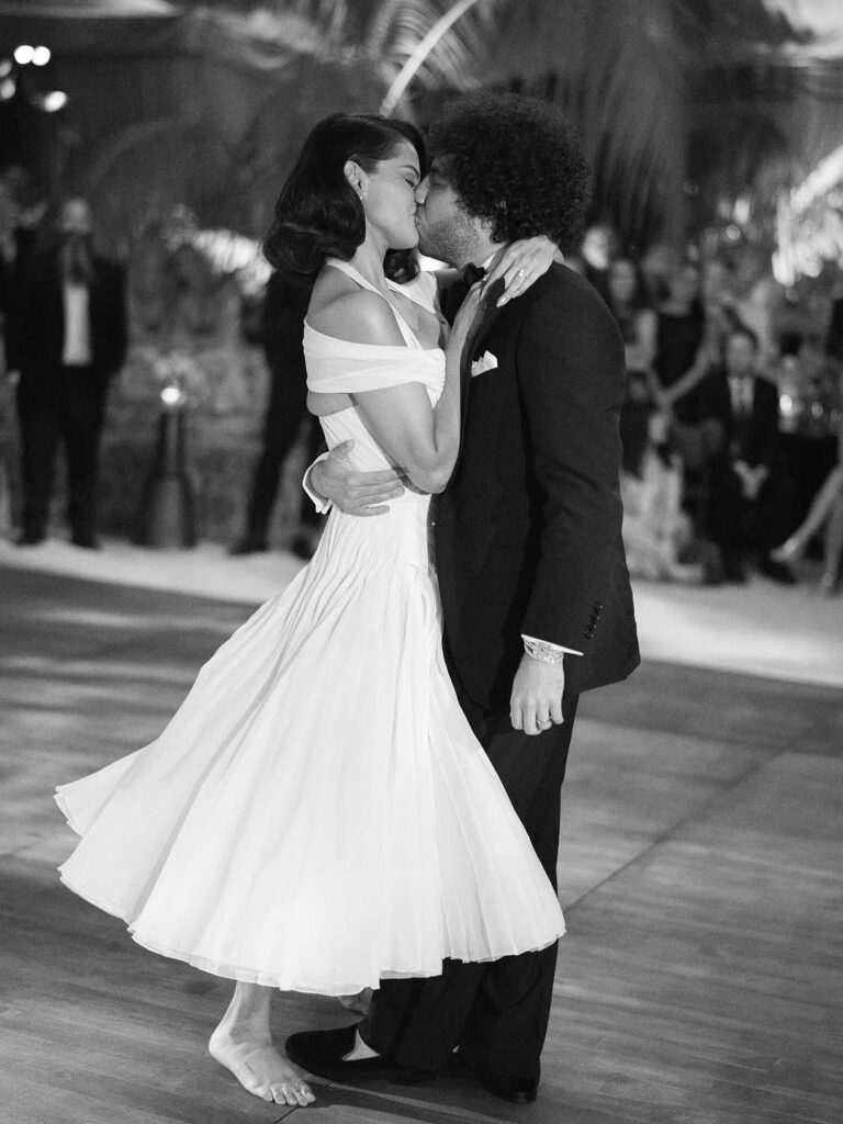 Selena Gómez comparte fotos inéditas de los looks que lució en su boda - Noticias de hoy en República Dominicana | De Último Minuto