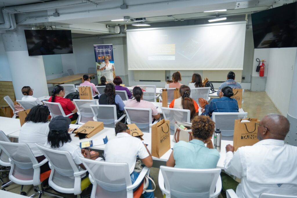 Centro Cultural Taíno Casa del Cordón presenta a docentes guía didáctica - Noticias de hoy en República Dominicana | De Último Minuto