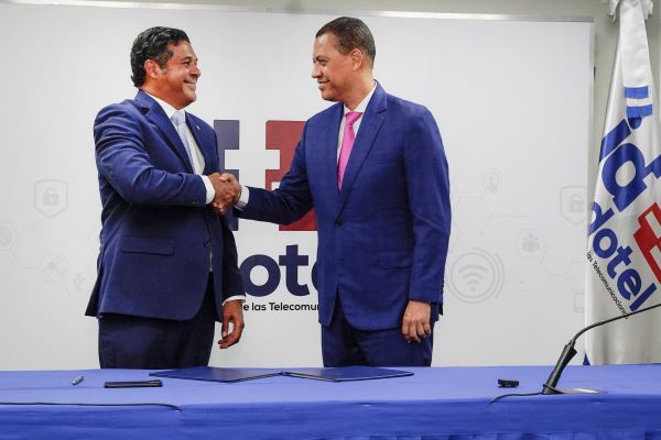 INDOTEL e Internet Society firman convenio promoverá acceso a conectividad e inclusión digital en el país - Noticias de hoy en República Dominicana | De Último Minuto