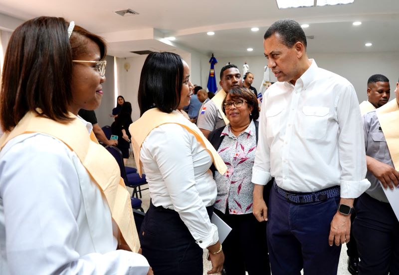 INDOTEL e INFOTEP gradúan en región Sur más de 100 oficiales policiales en habilidades digitales - Noticias de hoy en República Dominicana | De Último Minuto