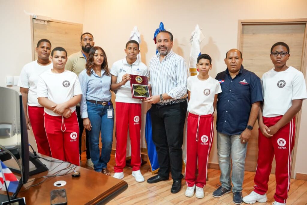 INEFI reconoce al ajedrecista Ángel Sebastián Lara tras poner en alto a RD en torneo de Brasil - Noticias de hoy en República Dominicana | De Último Minuto