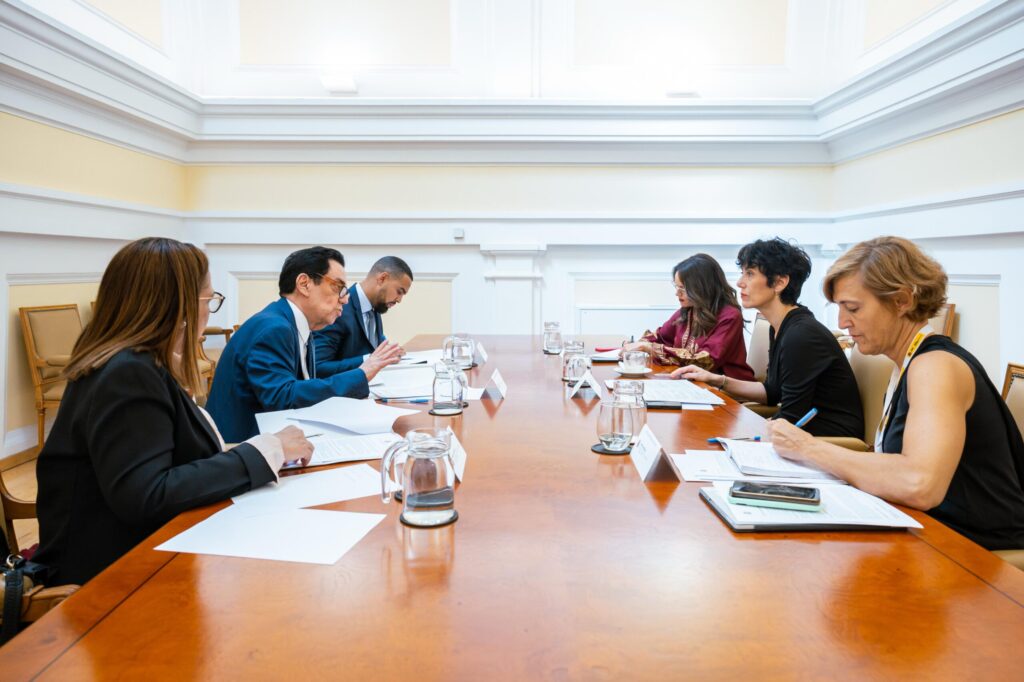 Encuentro entre el embajador Tony Raful y la ministra Elma Saiz impulsa nuevas vías de cooperación bilateral - Noticias de hoy en República Dominicana | De Último Minuto