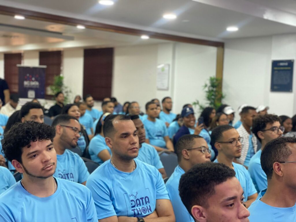 Walddy Lina imparte charla “Las mejores historias se escriben en silencio” en el Datathon 2025 - Noticias de hoy en República Dominicana | De Último Minuto