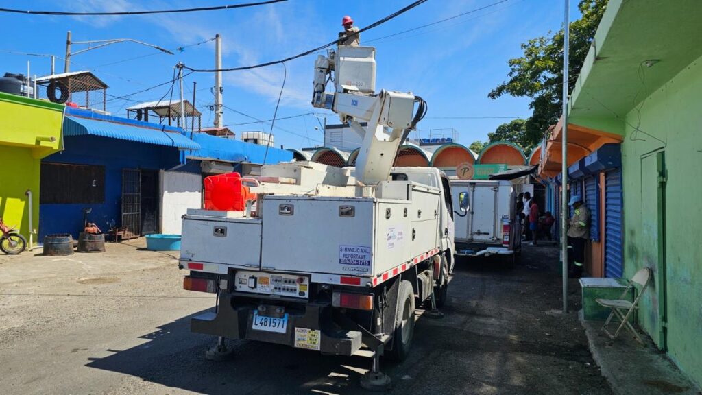 EDENORTE desmantela conexiones eléctricas ilegales en Santiago con pérdidas anuales estimadas en RD$1.9 millones - Noticias de hoy en República Dominicana | De Último Minuto