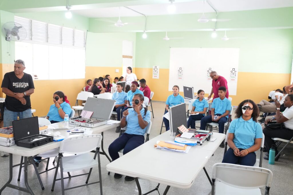 INABIE atiende a 600 estudiantes en jornada de salud visual en Jarabacoa - Noticias de hoy en República Dominicana | De Último Minuto