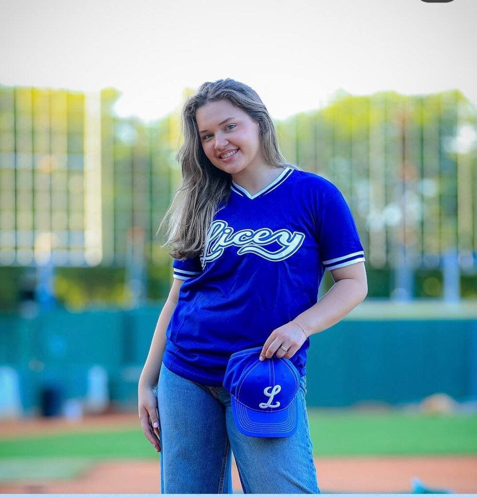 Licey presenta a su madrina para la temporada 2025-26 - Noticias de hoy en República Dominicana | De Último Minuto
